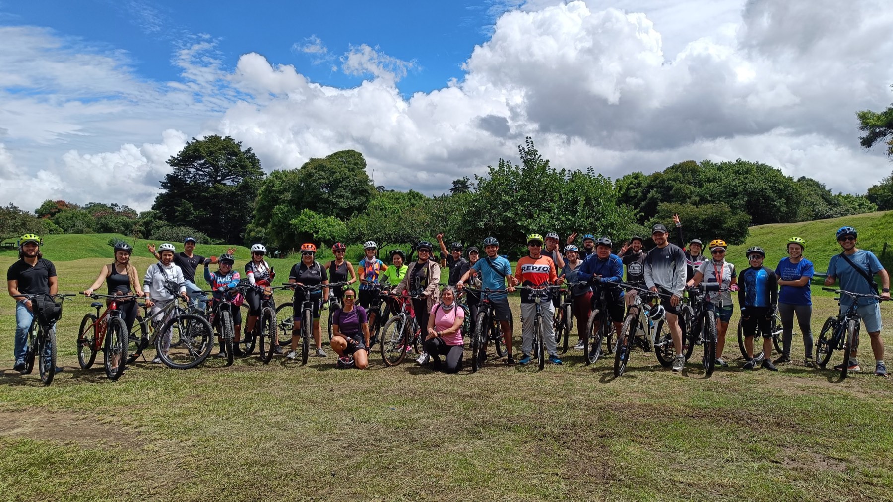 Grupo de ciclistas de comunidad en Guatemala
